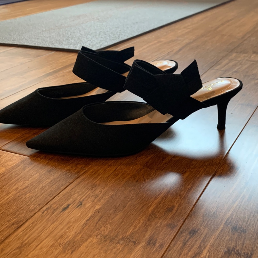 Bandolino Faux Suede Black Pointed Toe Kitten Heels with Modern Bow Detail